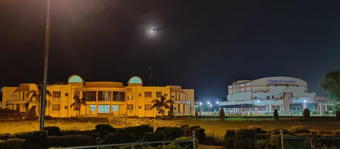 awesome-view-of-administrative-block-at-night