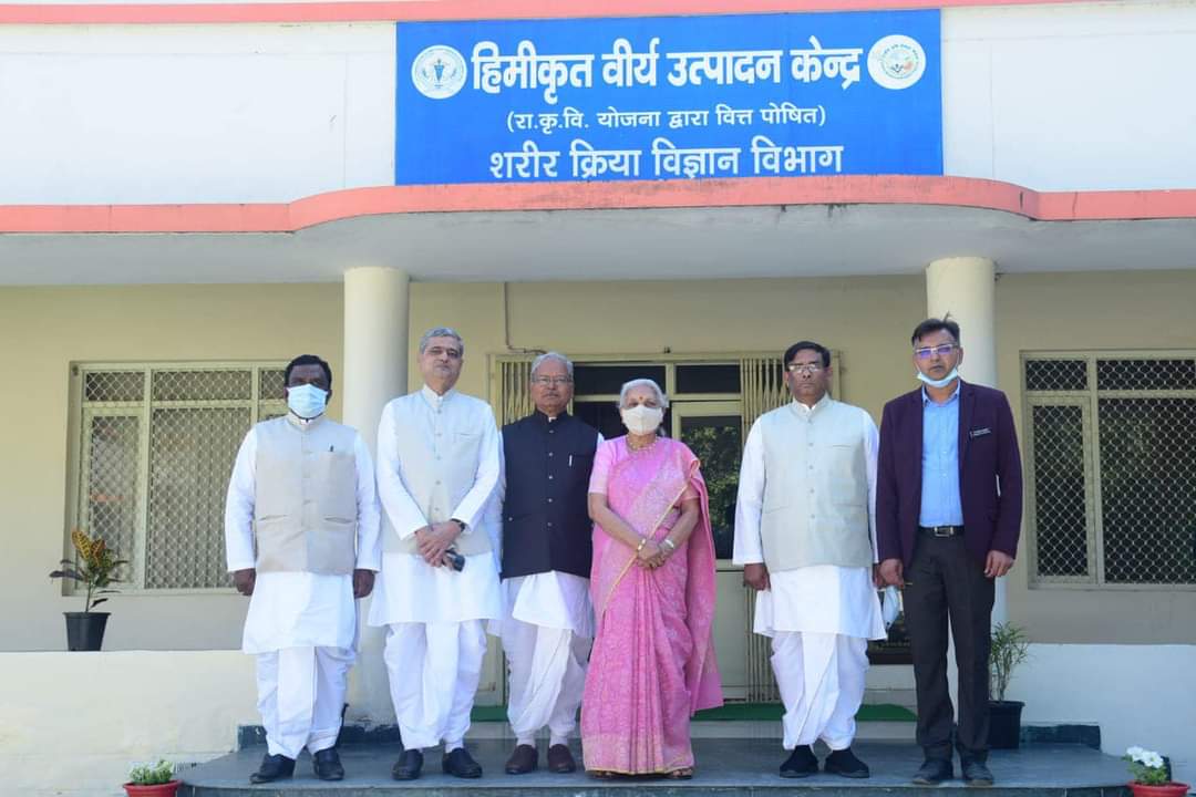 honble-chancellor-visited-the-goat-unit-of-duvasu-mathura