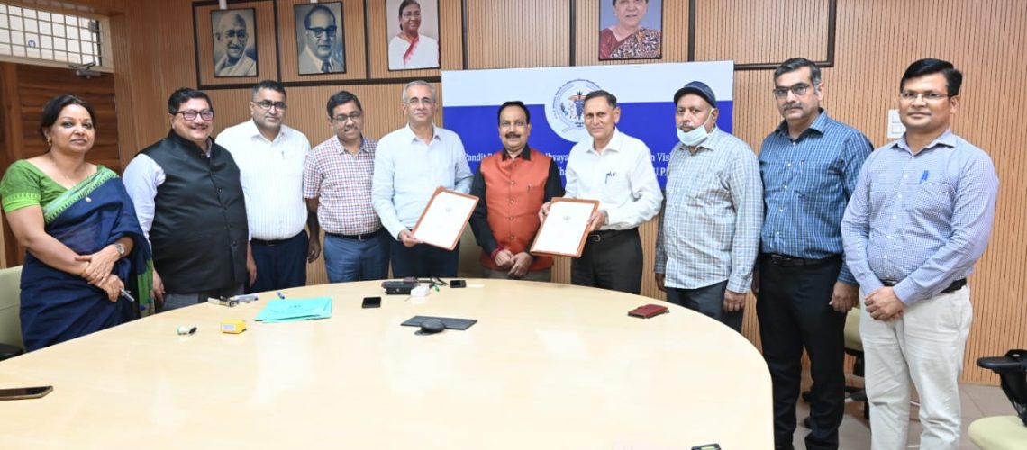 mou-signed-between-duvasu-dayalbagh-instituteagra